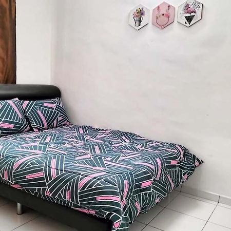 Iris 55 Corner Lot House Spacious Outdoor With Wi-Fi Johor Bahru Exterior photo