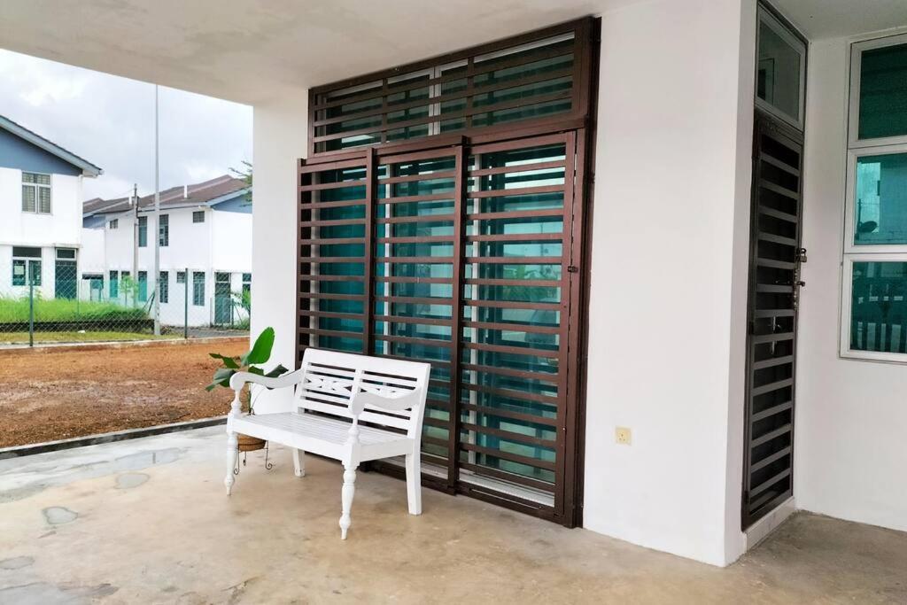 Iris 55 Corner Lot House Spacious Outdoor With Wi-Fi Johor Bahru Exterior photo